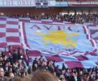 Bordo ve gökyüzü mavi merkezi amblemi ile Aston Villa futbol kulübü'nün bayraktır